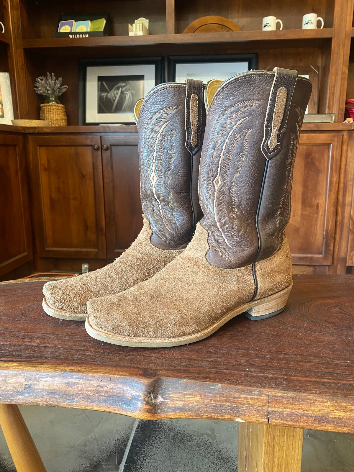Photo by ChuckNasty on April 9, 2025 of the Fenoglio The Weldon in Brown Roughout Cowhide.