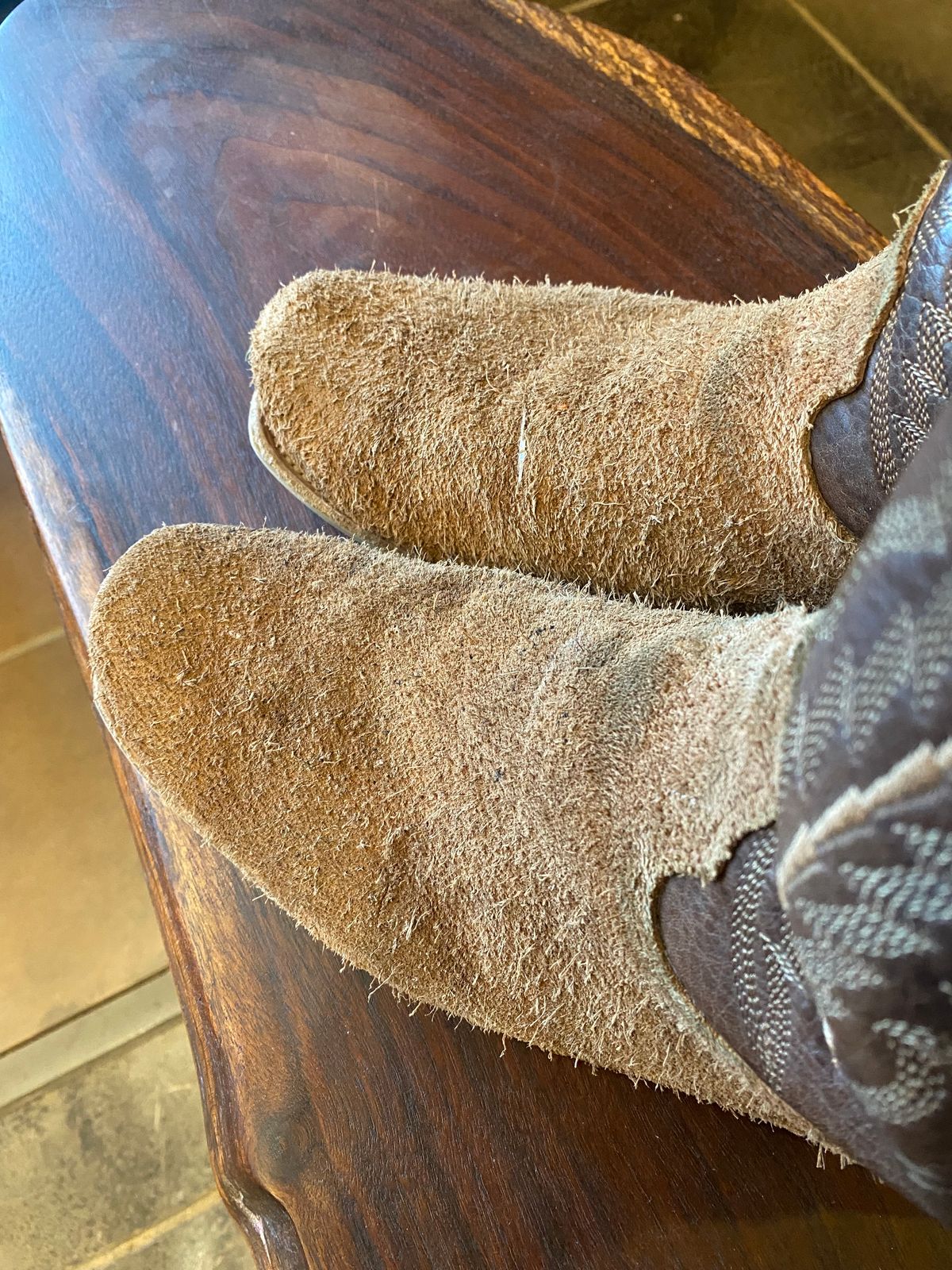 Photo by ChuckNasty on May 20, 2025 of the Fenoglio The Weldon in Brown Roughout Cowhide.