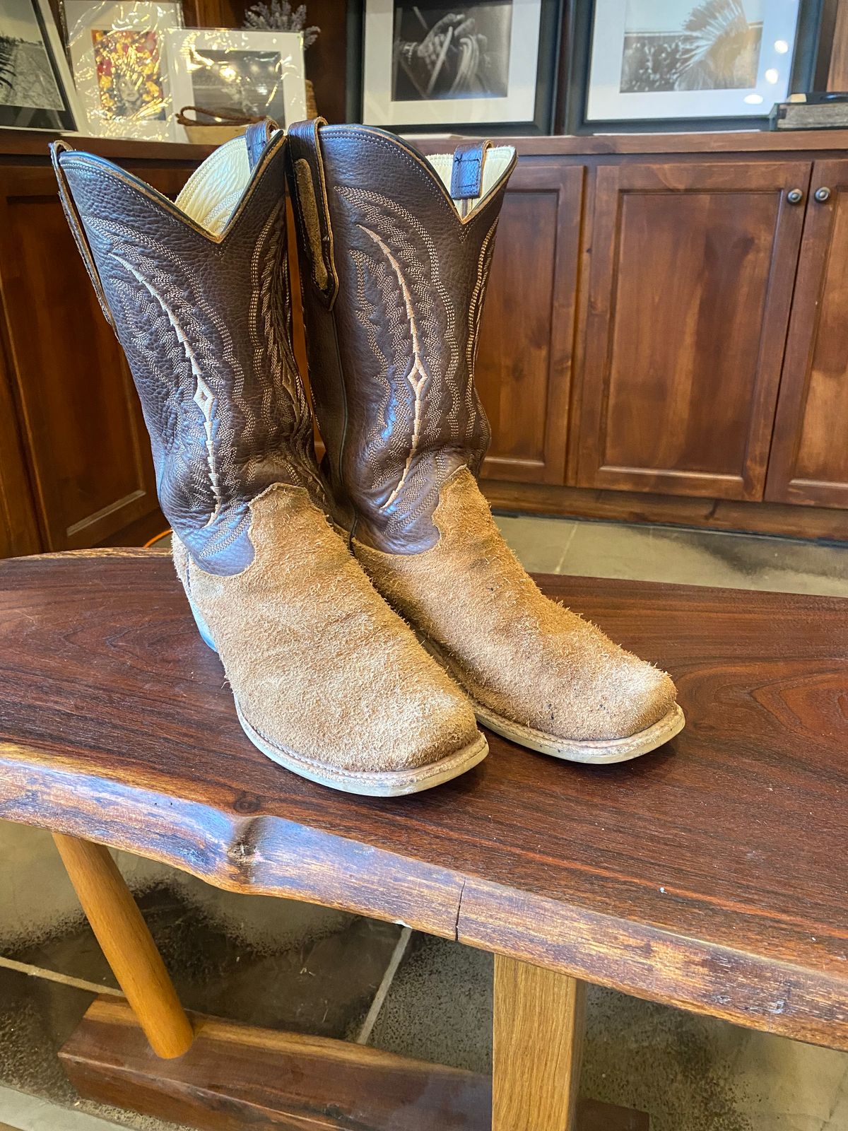 Photo by ChuckNasty on May 20, 2025 of the Fenoglio The Weldon in Brown Roughout Cowhide.