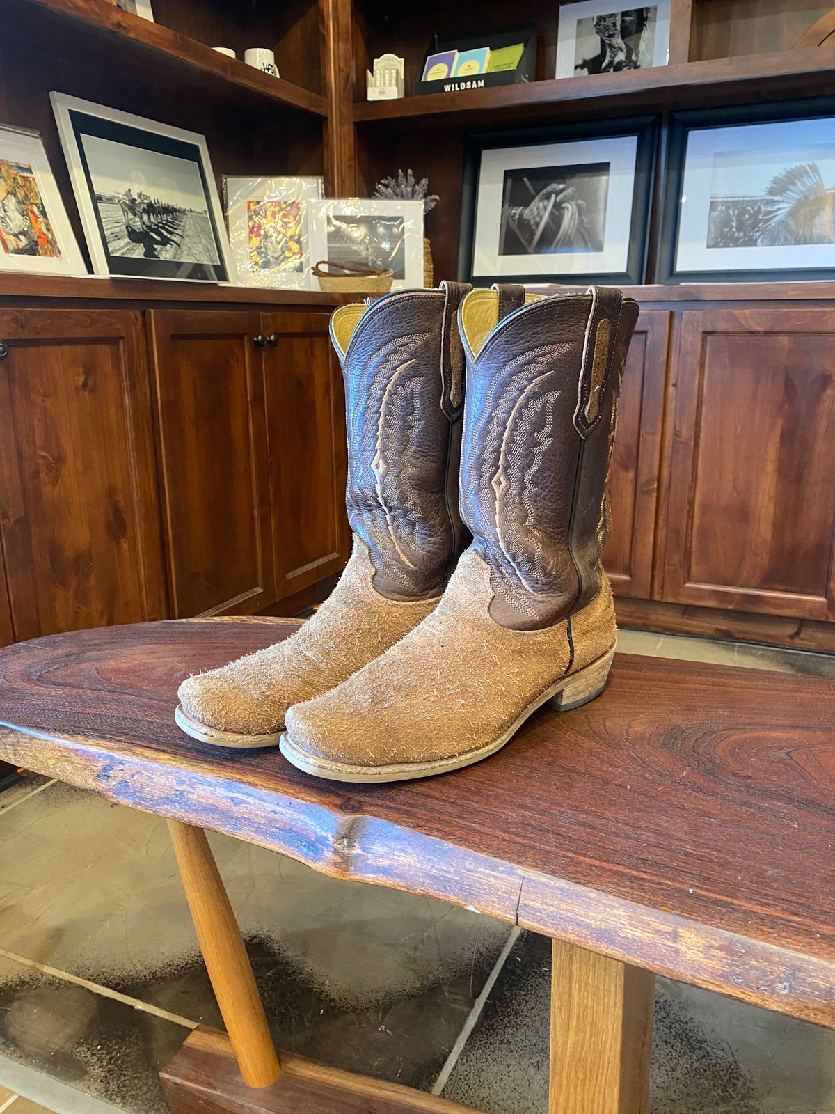 Photo by ChuckNasty on May 20, 2025 of the Fenoglio The Weldon in Brown Roughout Cowhide.