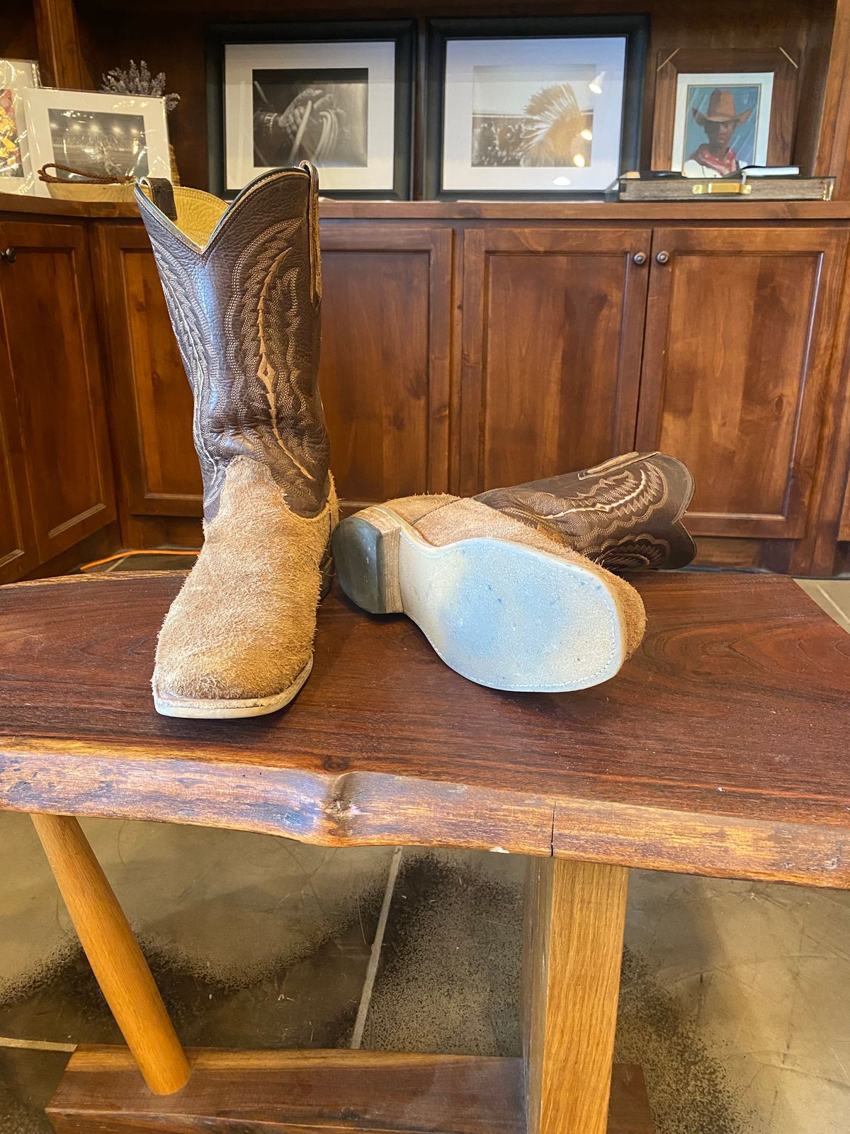 Photo by ChuckNasty on May 20, 2025 of the Fenoglio The Weldon in Brown Roughout Cowhide.