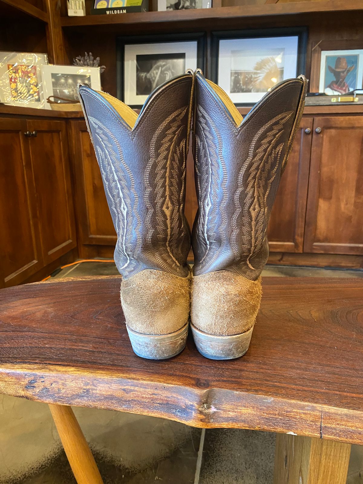 Photo by ChuckNasty on May 20, 2025 of the Fenoglio The Weldon in Brown Roughout Cowhide.