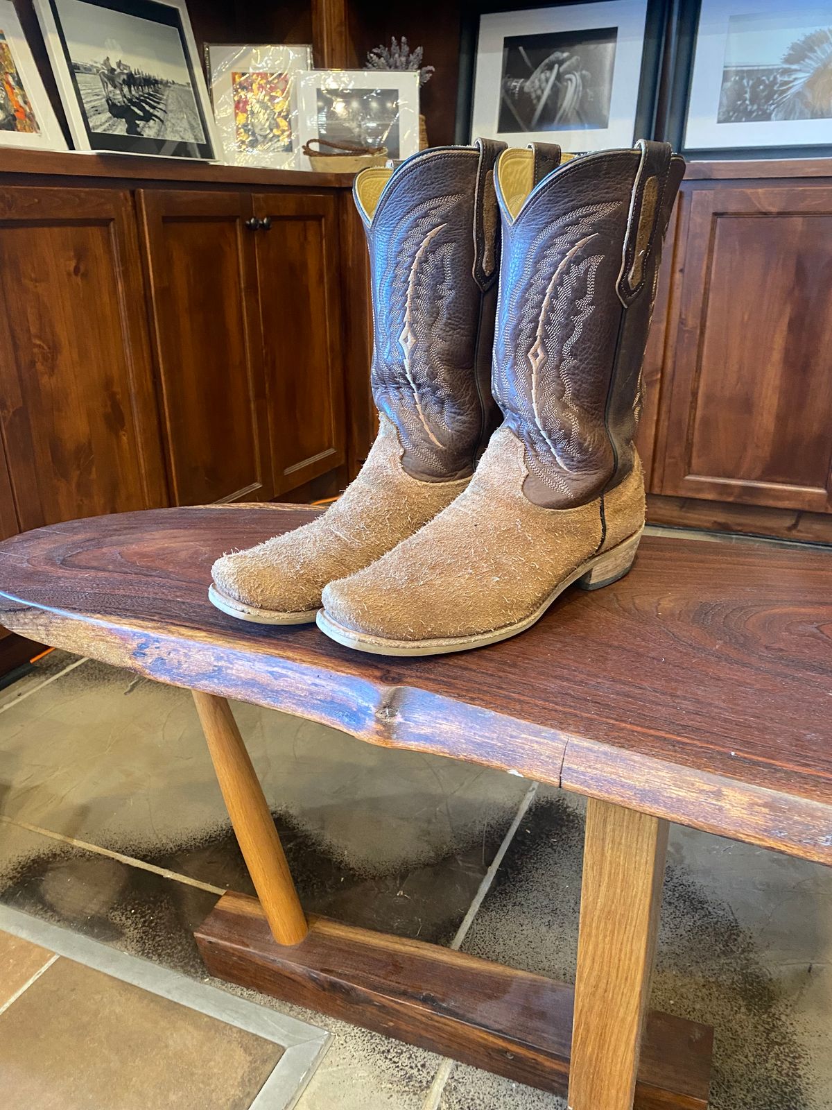 Photo by ChuckNasty on May 20, 2025 of the Fenoglio The Weldon in Brown Roughout Cowhide.