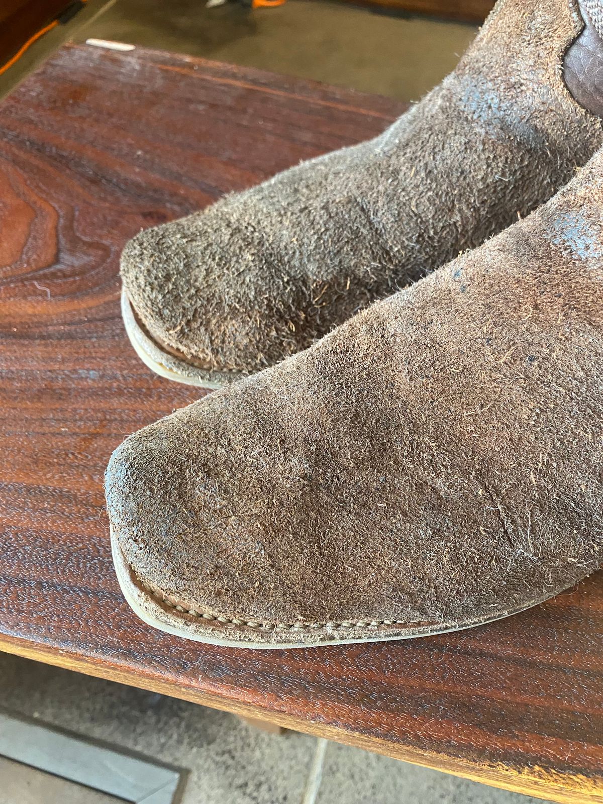 Photo by ChuckNasty on June 21, 2025 of the Fenoglio The Weldon in Brown Roughout Cowhide.