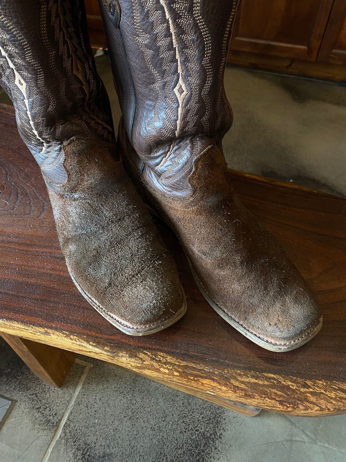 Photo by ChuckNasty on June 21, 2025 of the Fenoglio The Weldon in Brown Roughout Cowhide.