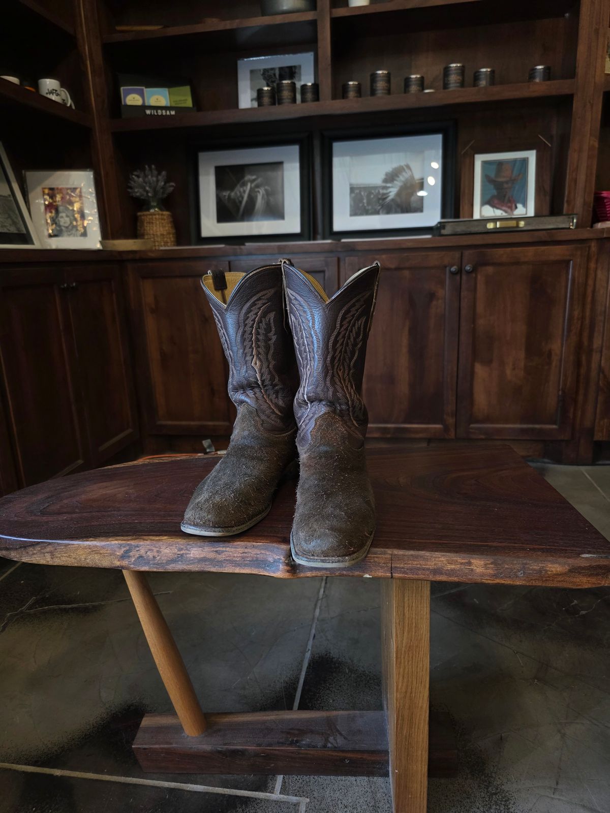 Photo by ChuckNasty on September 16, 2025 of the Fenoglio The Weldon in Brown Roughout Cowhide.