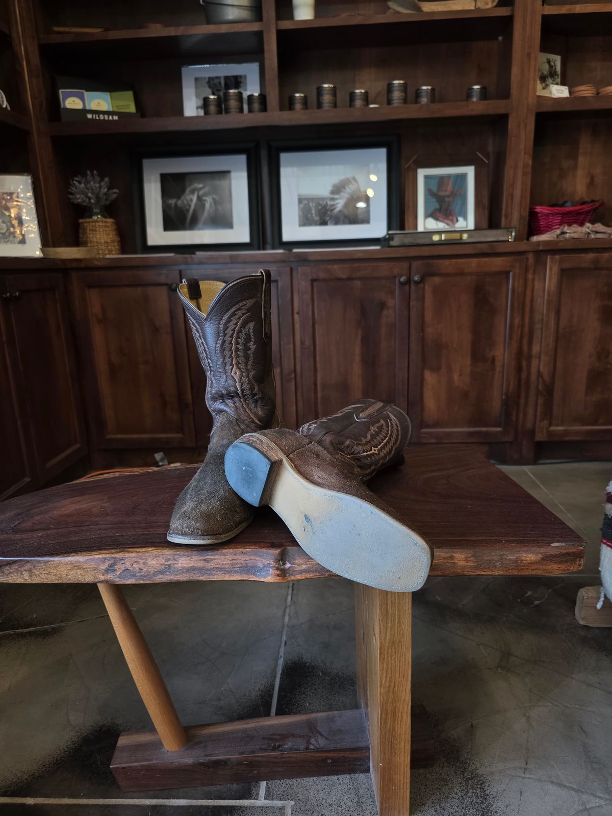 Photo by ChuckNasty on September 16, 2025 of the Fenoglio The Weldon in Brown Roughout Cowhide.