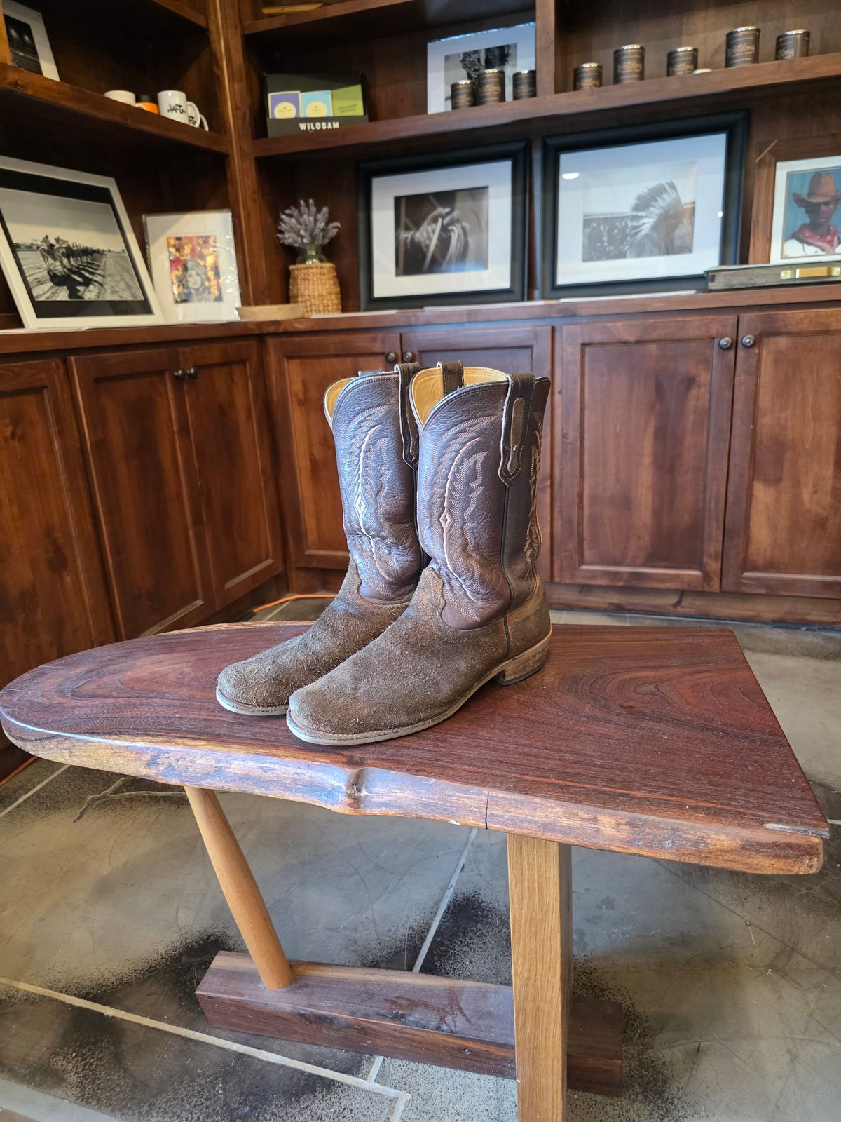 Photo by ChuckNasty on September 16, 2025 of the Fenoglio The Weldon in Brown Roughout Cowhide.