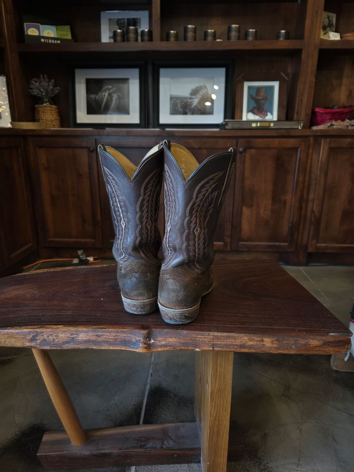 Photo by ChuckNasty on September 16, 2025 of the Fenoglio The Weldon in Brown Roughout Cowhide.