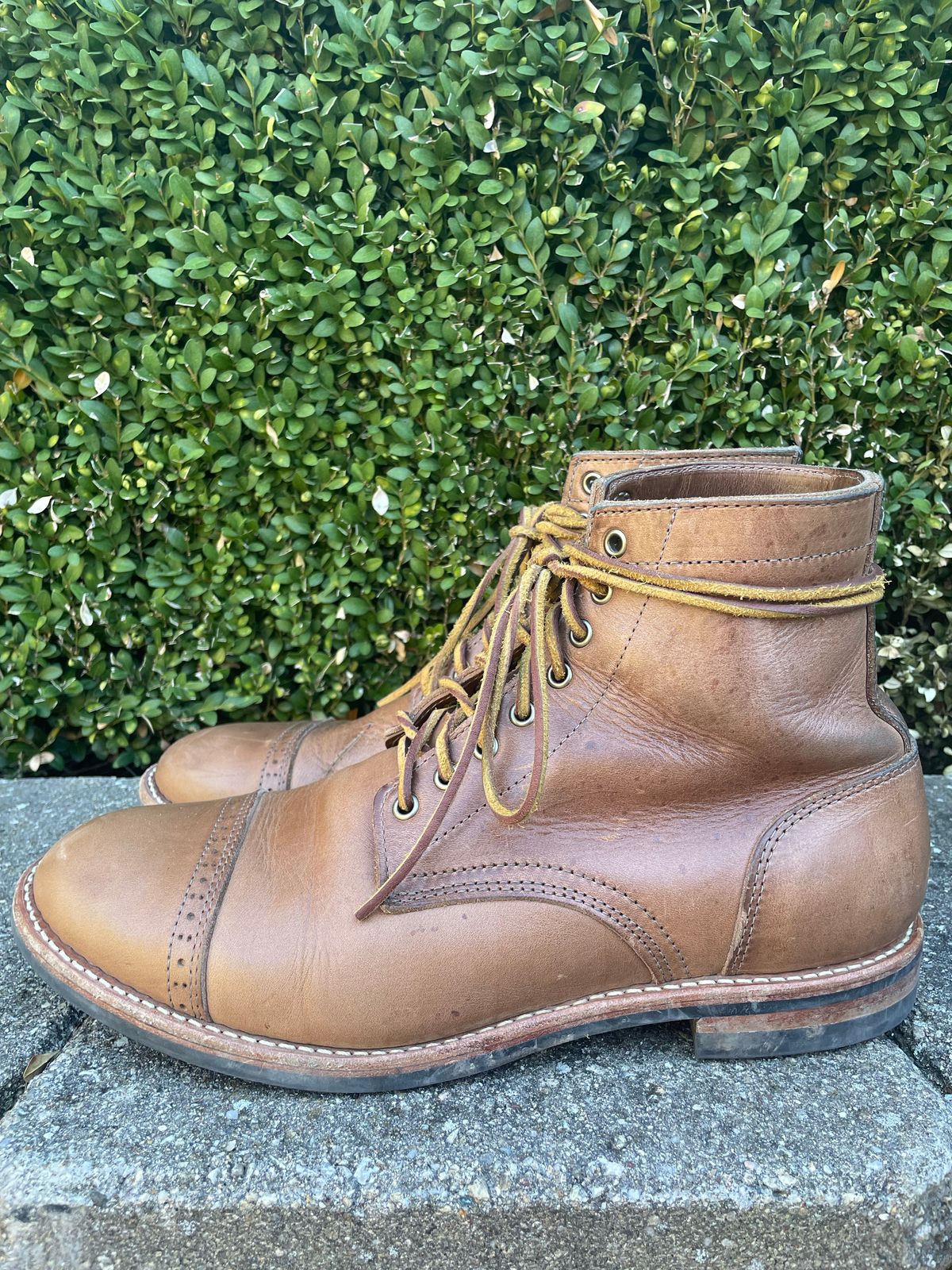 Photo by sirwolf on December 3, 2022 of the Oak Street Bootmakers Trench Boot in Horween Natural Chromexcel.