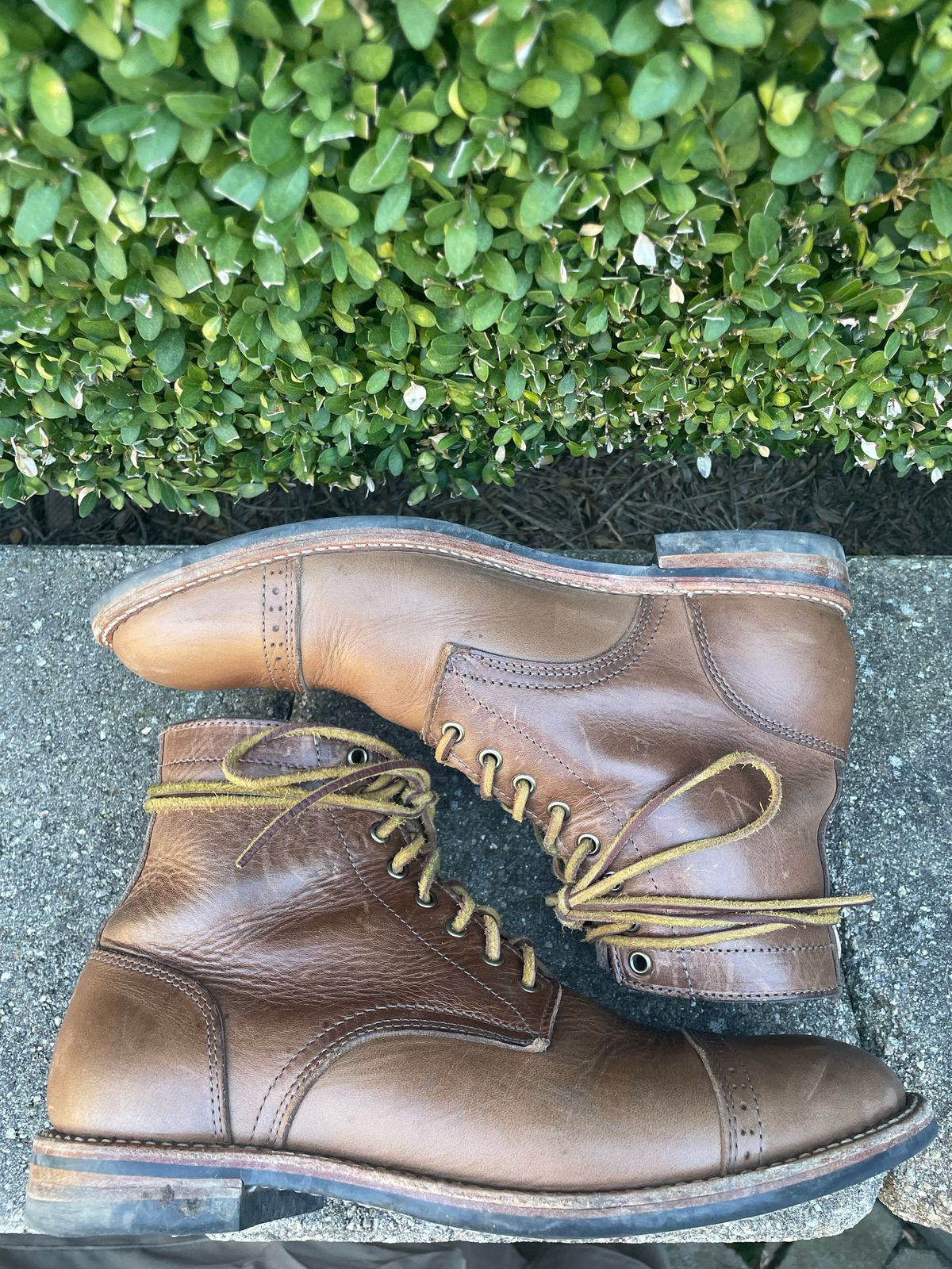 Photo by sirwolf on December 3, 2022 of the Oak Street Bootmakers Trench Boot in Horween Natural Chromexcel.