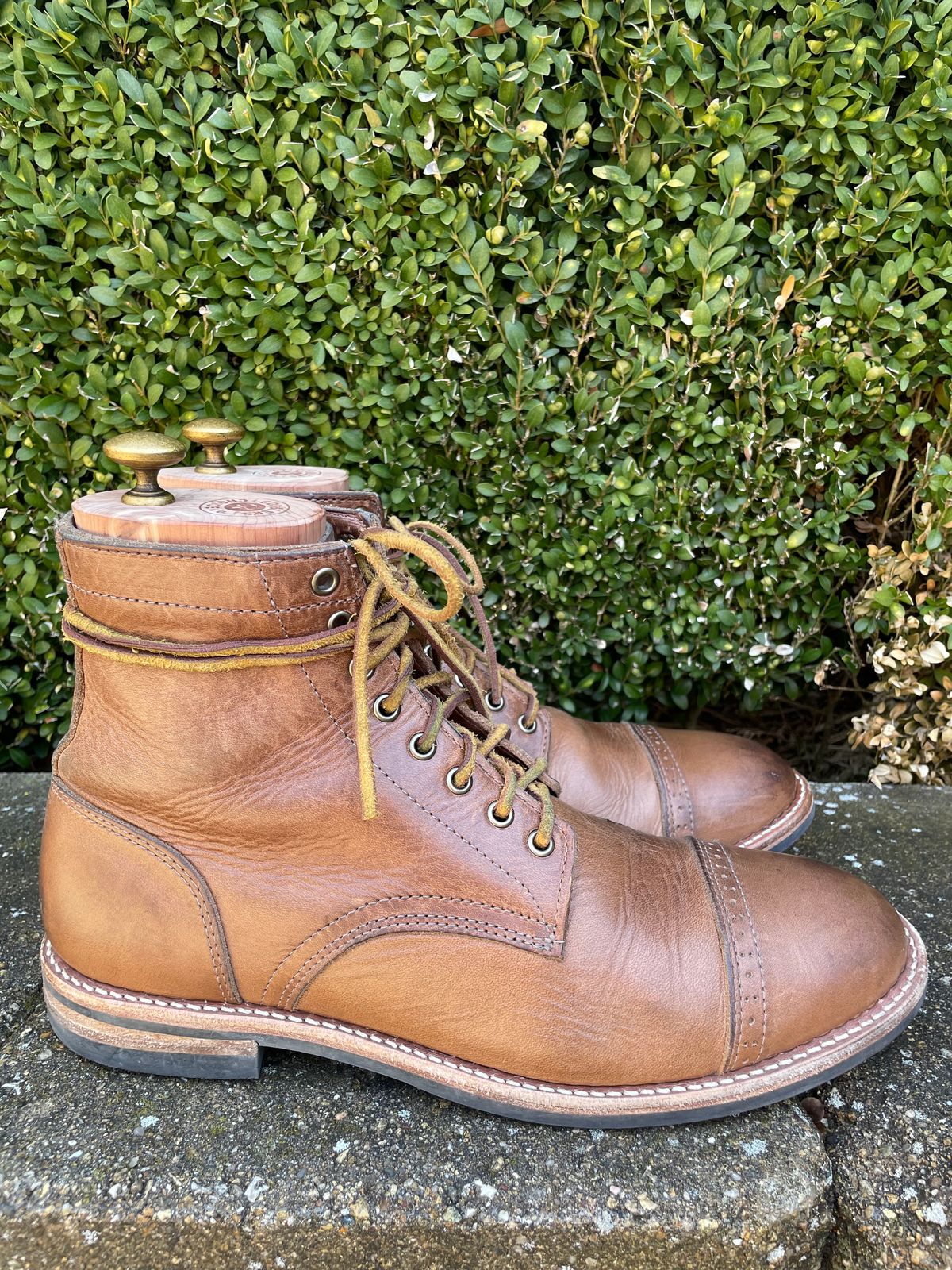 Photo by sirwolf on March 5, 2023 of the Oak Street Bootmakers Trench Boot in Horween Natural Chromexcel.