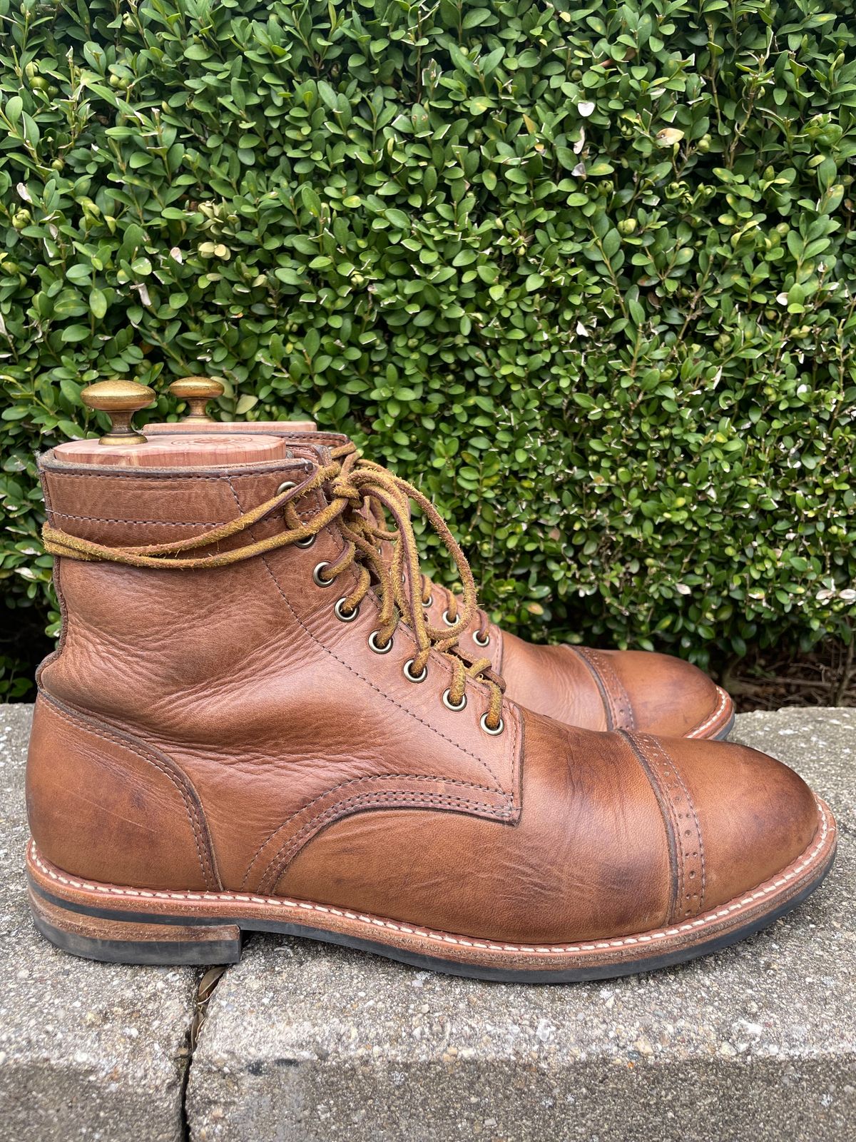 Photo by sirwolf on April 5, 2023 of the Oak Street Bootmakers Trench Boot in Horween Natural Chromexcel.