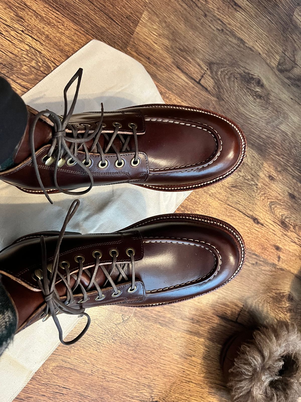 Photo by mito_vr on January 9, 2024 of the Grant Stone Brass Boot in Horween Crimson Chromexcel.