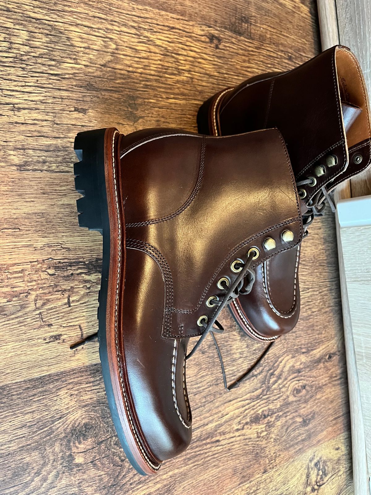 Photo by mito_vr on January 9, 2024 of the Grant Stone Brass Boot in Horween Crimson Chromexcel.