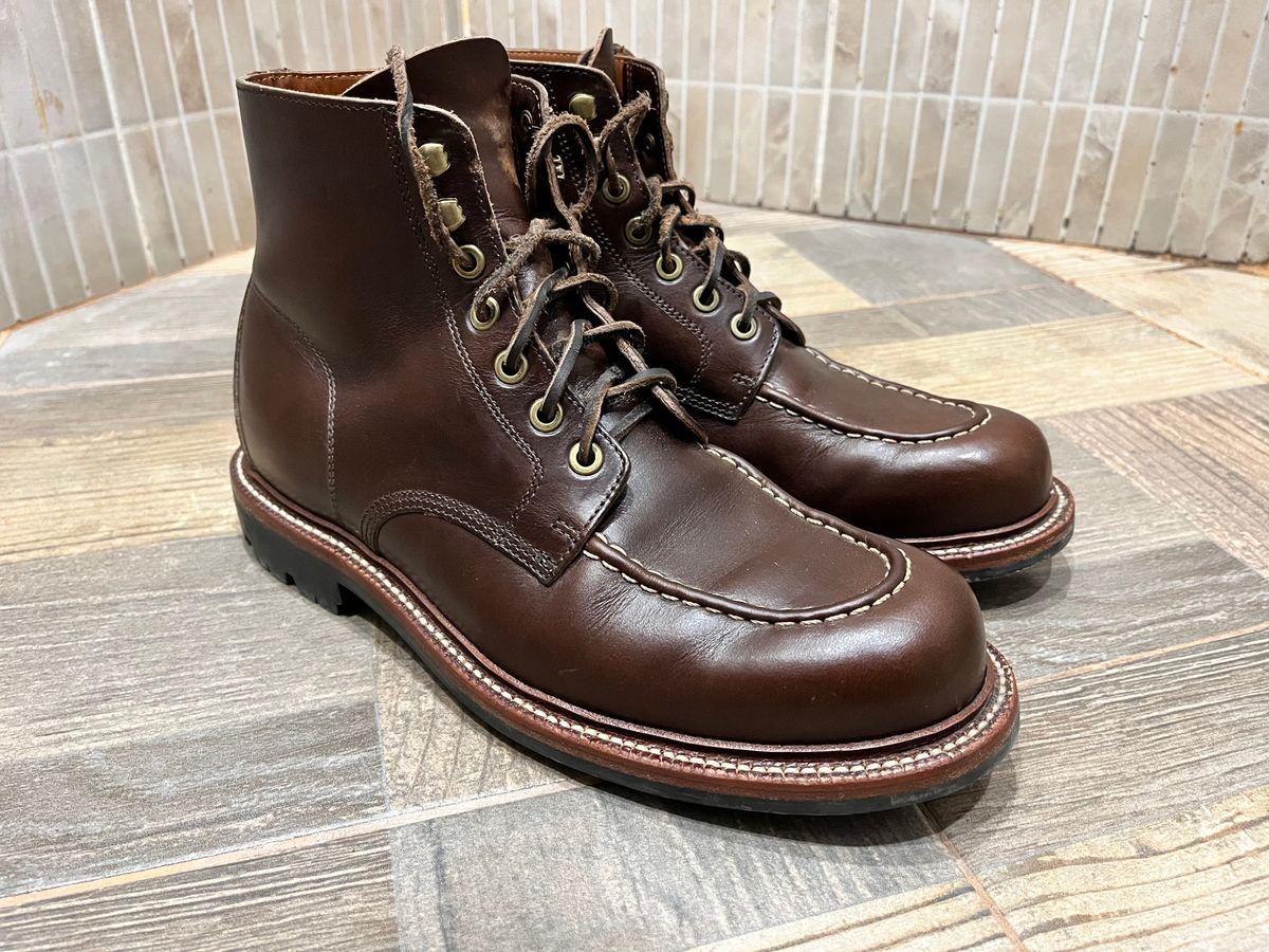Photo by mito_vr on January 30, 2024 of the Grant Stone Brass Boot in Horween Crimson Chromexcel.