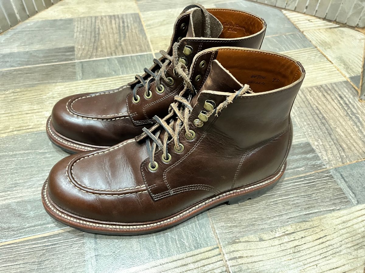 Photo by mito_vr on January 30, 2024 of the Grant Stone Brass Boot in Horween Crimson Chromexcel.