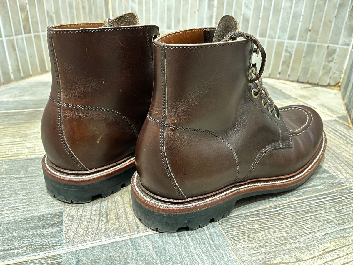 Photo by mito_vr on January 30, 2024 of the Grant Stone Brass Boot in Horween Crimson Chromexcel.
