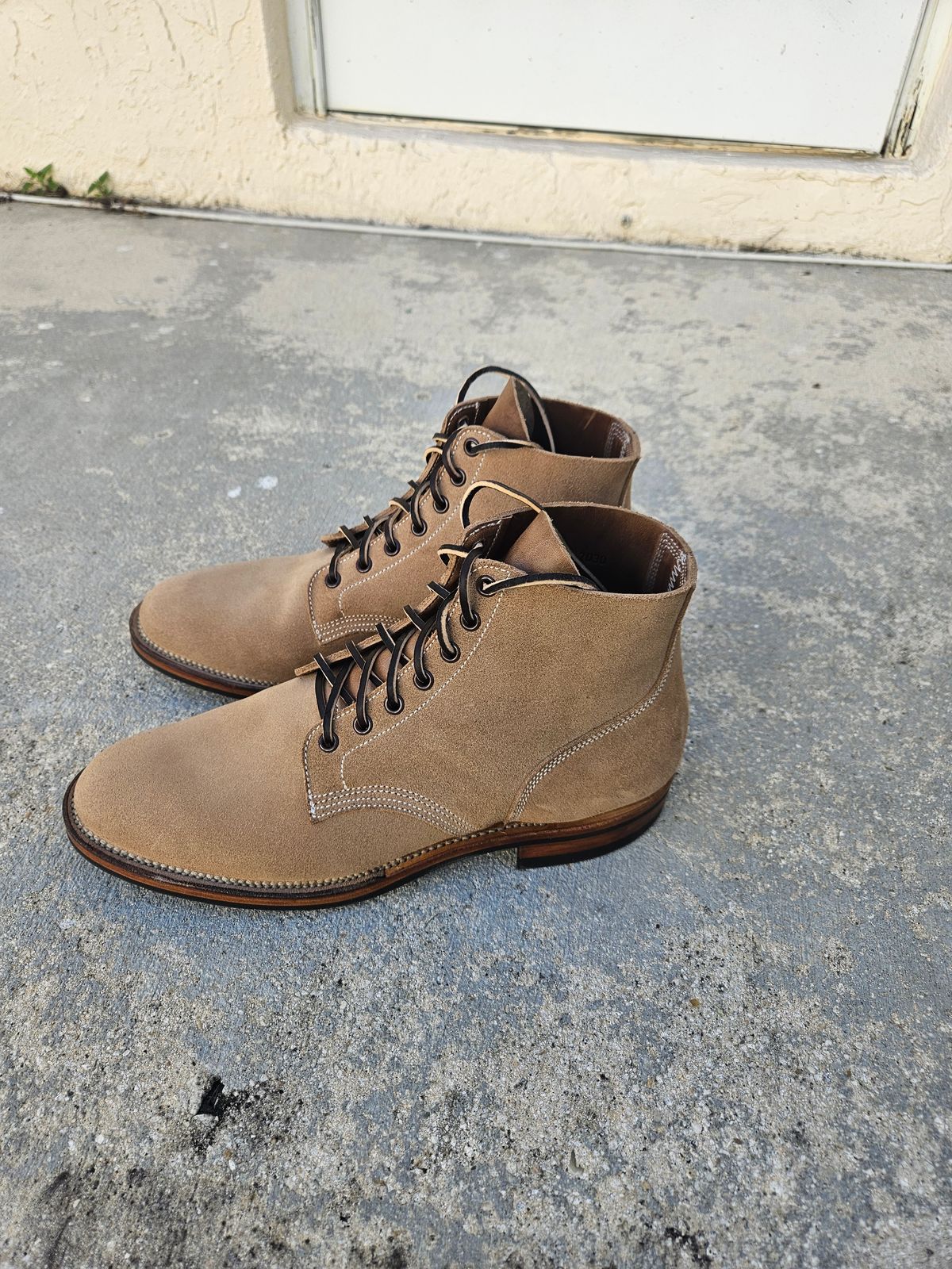 Photo by grim_f on November 1, 2023 of the Viberg Boondocker in Horween Marine Field Roughout.