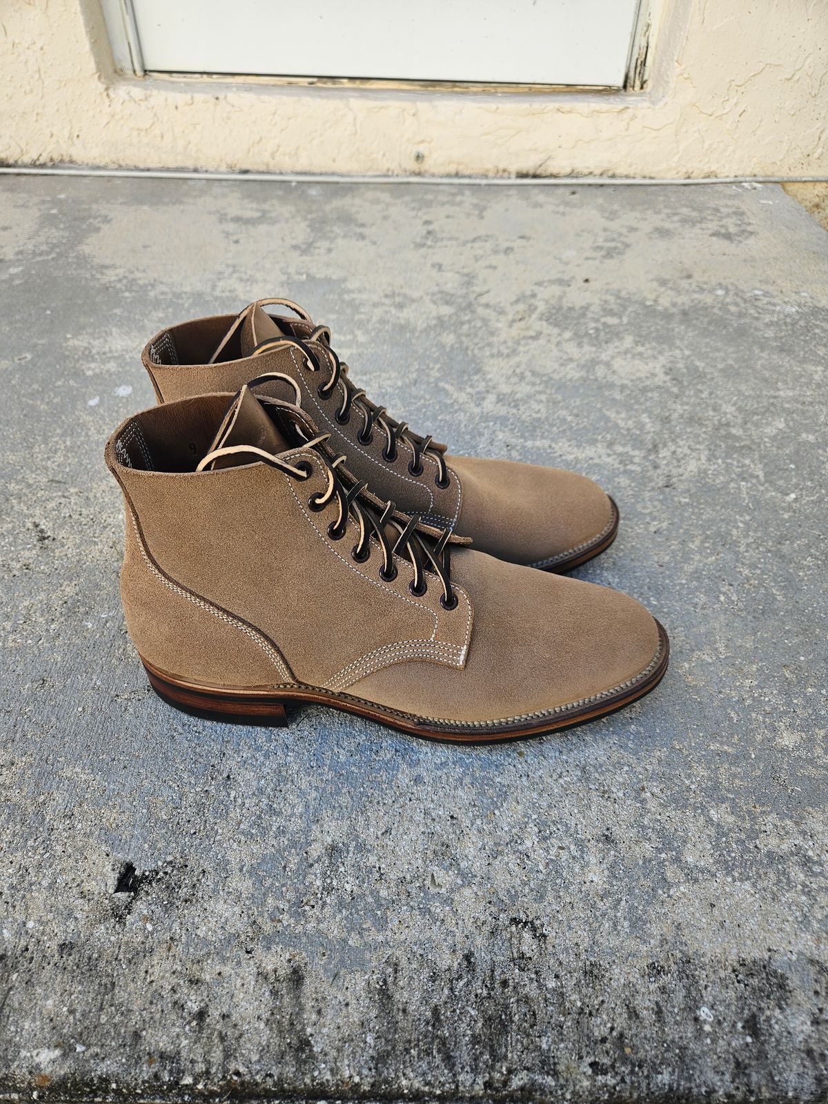 Photo by grim_f on November 1, 2023 of the Viberg Boondocker in Horween Marine Field Roughout.