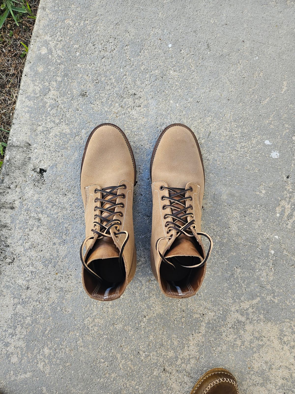 Photo by grim_f on November 1, 2023 of the Viberg Boondocker in Horween Marine Field Roughout.