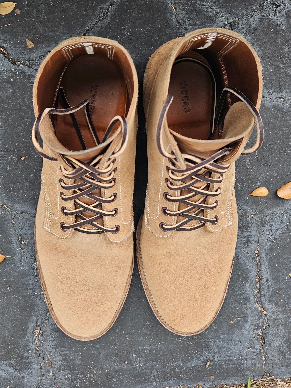 Photo by grim_f on December 4, 2023 of the Viberg Boondocker in Horween Marine Field Roughout.