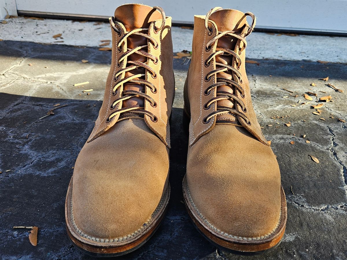 Photo by grim_f on January 1, 2024 of the Viberg Boondocker in Horween Marine Field Roughout.