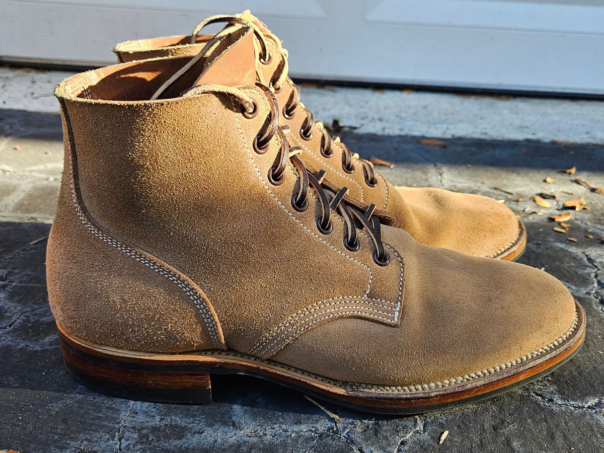 Photo by grim_f on January 1, 2024 of the Viberg Boondocker in Horween Marine Field Roughout.