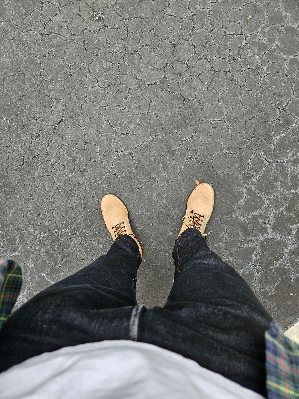 Photo by grim_f on October 11, 2023 of the Viberg Boondocker in Horween Marine Field Roughout.