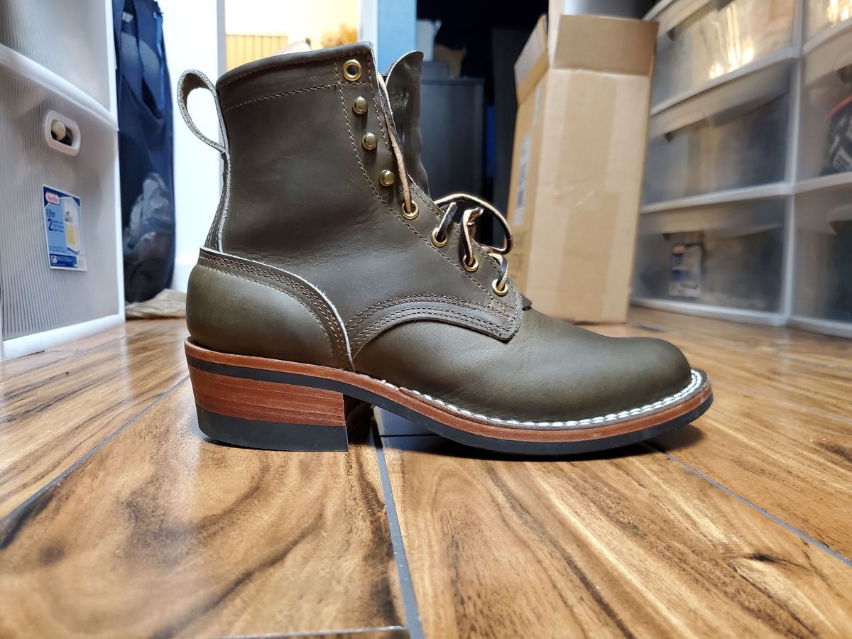 Photo by grim_f on October 21, 2021 of the Nicks Robert in Horween Olive Chromepak.