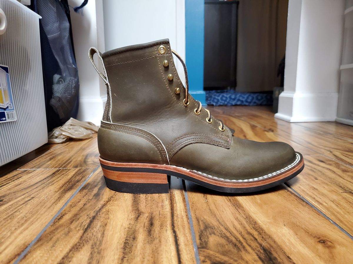 Photo by grim_f on January 22, 2022 of the Nicks Robert in Horween Olive Chromepak.