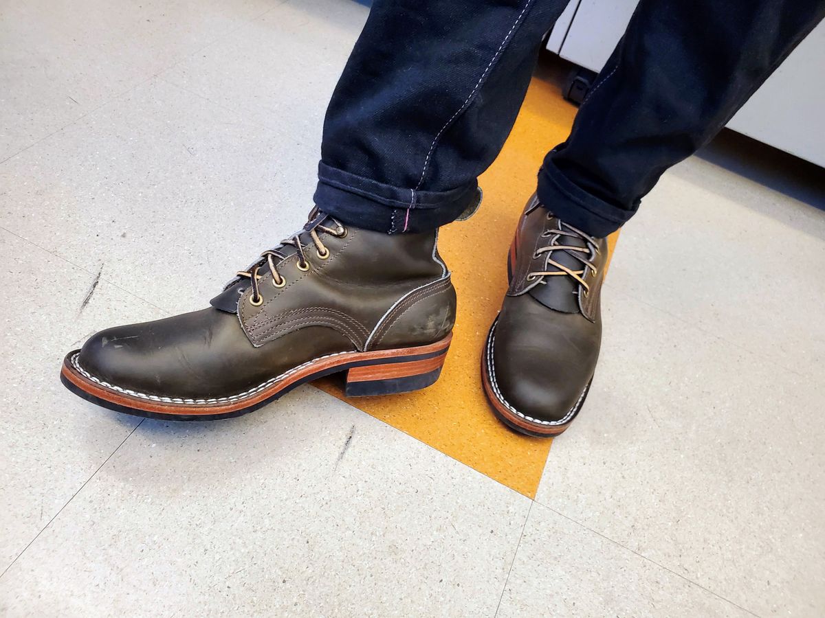 Photo by grim_f on May 24, 2022 of the Nicks Robert in Horween Olive Chromepak.