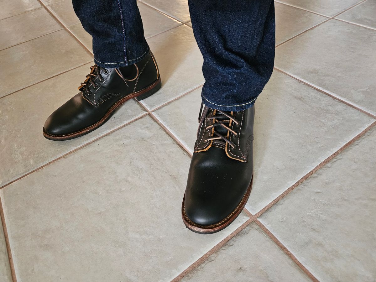 Photo by grim_f on February 3, 2024 of the Red Wing Beckman Flatbox in S.B. Foot Black Klondike.