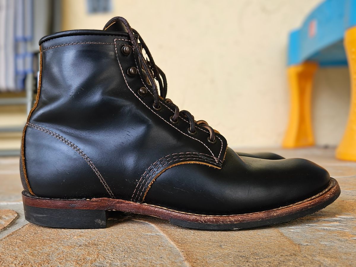 Photo by grim_f on February 6, 2024 of the Red Wing Beckman Flatbox in S.B. Foot Black Klondike.