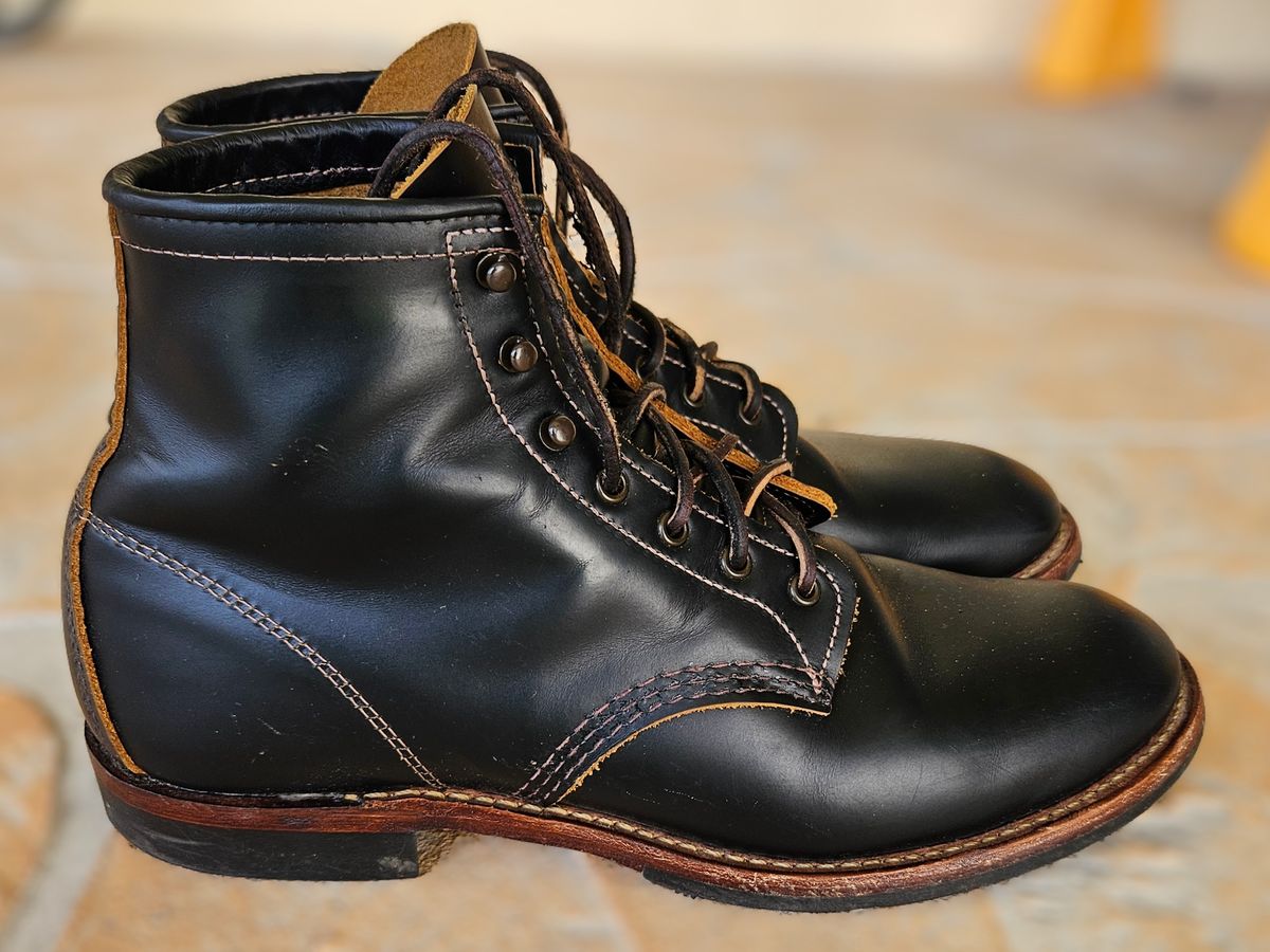 Photo by grim_f on February 6, 2024 of the Red Wing Beckman Flatbox in S.B. Foot Black Klondike.
