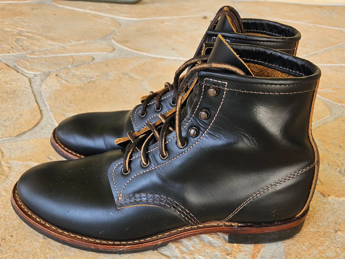 Photo by grim_f on February 6, 2024 of the Red Wing Beckman Flatbox in S.B. Foot Black Klondike.