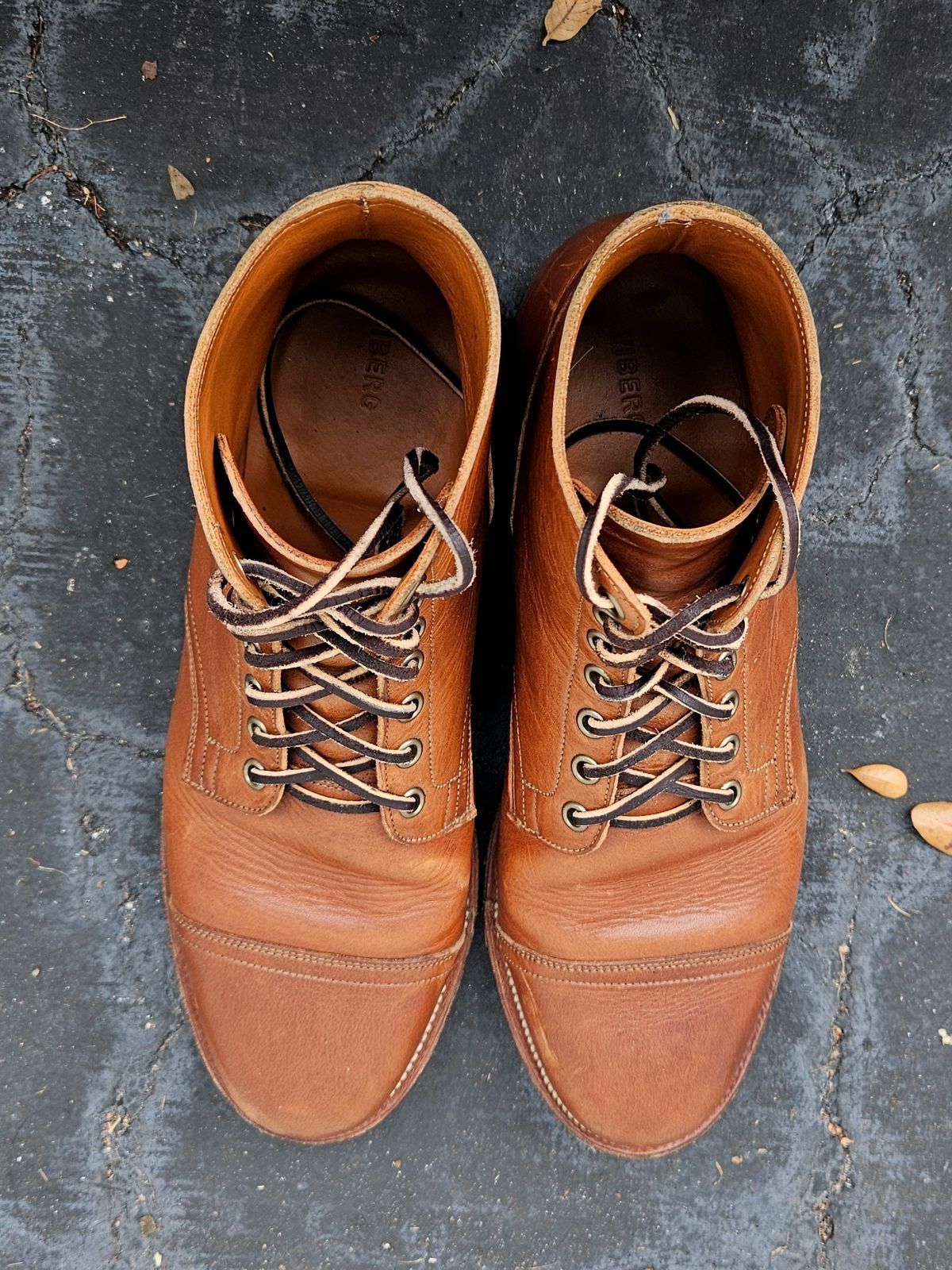 Photo by grim_f on December 4, 2023 of the Viberg Service Boot in Horween Toasted Coconut Dublin.