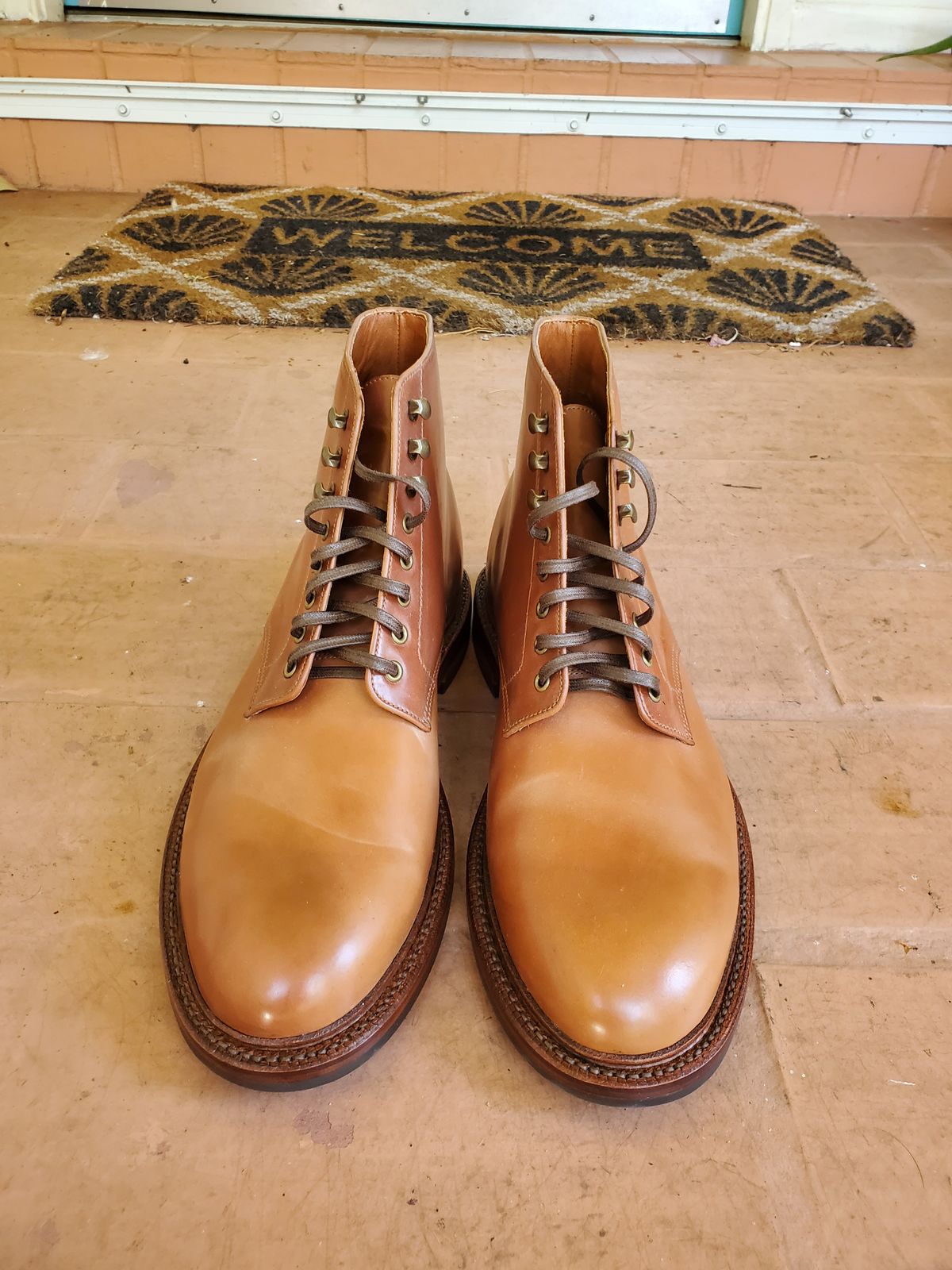 Photo by grim_f on October 1, 2022 of the Grant Stone Edward Boot in Horween Honey Glazed Shell Cordovan.