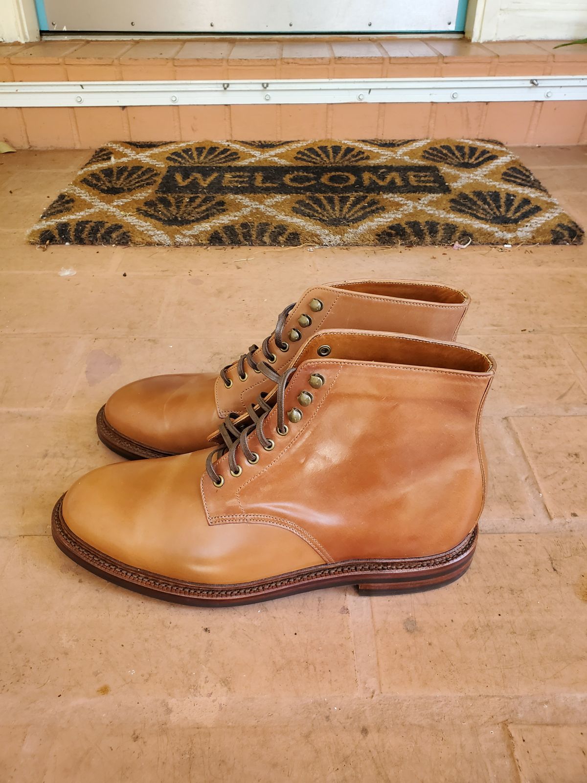Photo by grim_f on October 1, 2022 of the Grant Stone Edward Boot in Horween Honey Glazed Shell Cordovan.