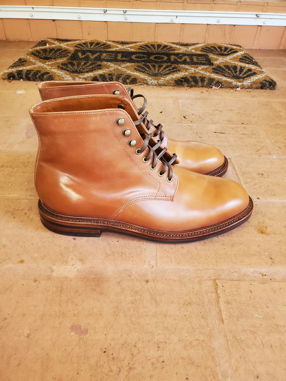 Photo by grim_f on October 1, 2022 of the Grant Stone Edward Boot in Horween Honey Glazed Shell Cordovan.