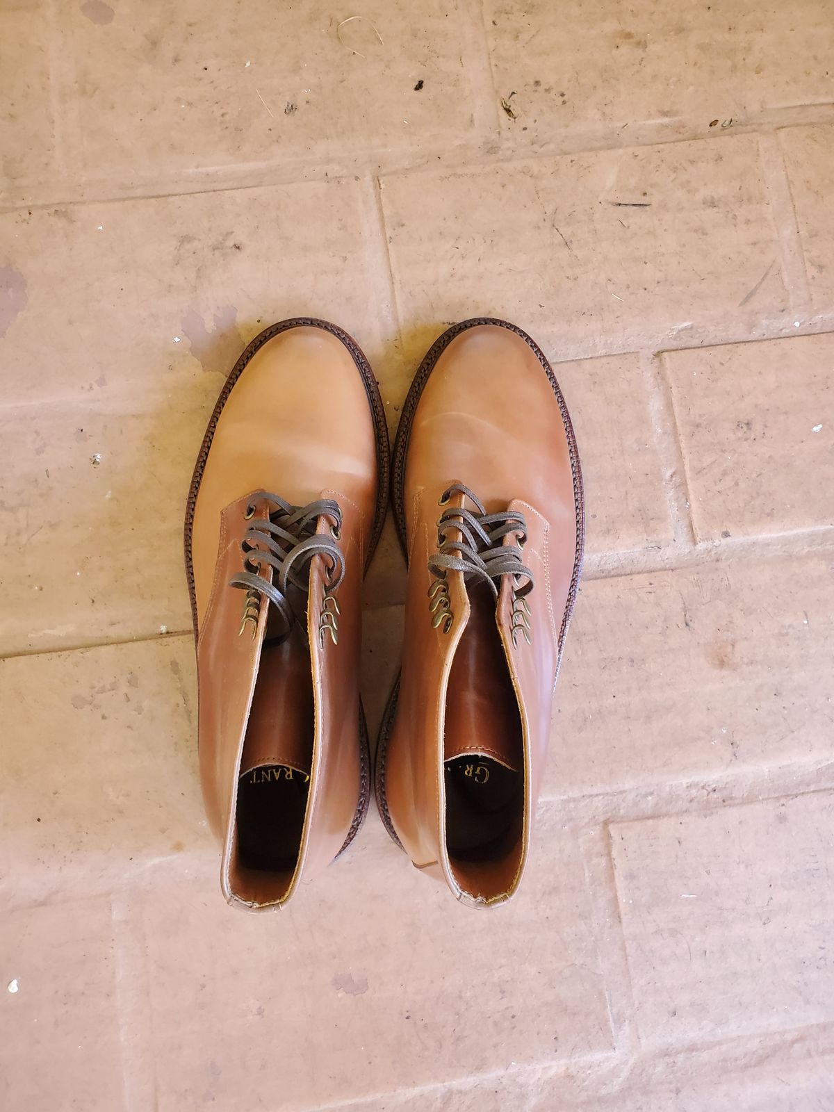 Photo by grim_f on October 1, 2022 of the Grant Stone Edward Boot in Horween Honey Glazed Shell Cordovan.