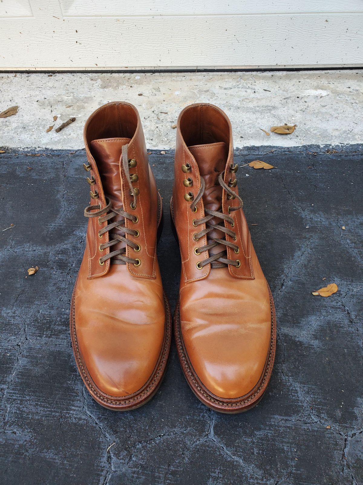 Photo by grim_f on December 5, 2022 of the Grant Stone Edward Boot in Horween Honey Glazed Shell Cordovan.