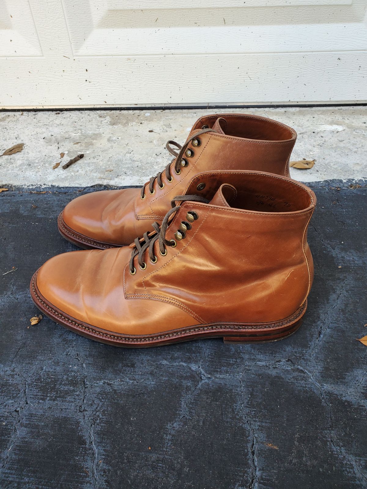 Photo by grim_f on December 5, 2022 of the Grant Stone Edward Boot in Horween Honey Glazed Shell Cordovan.