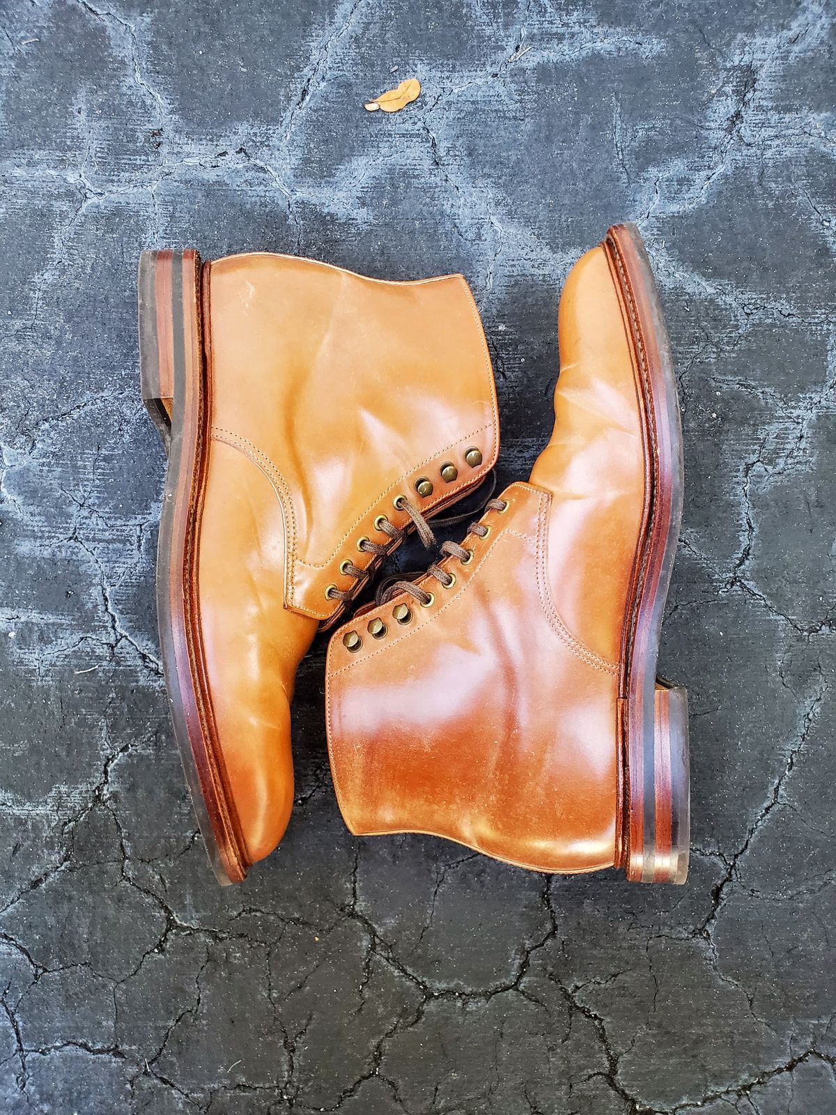 Photo by grim_f on December 5, 2022 of the Grant Stone Edward Boot in Horween Honey Glazed Shell Cordovan.