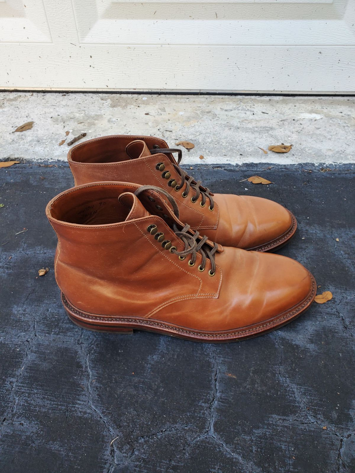 Photo by grim_f on December 5, 2022 of the Grant Stone Edward Boot in Horween Honey Glazed Shell Cordovan.
