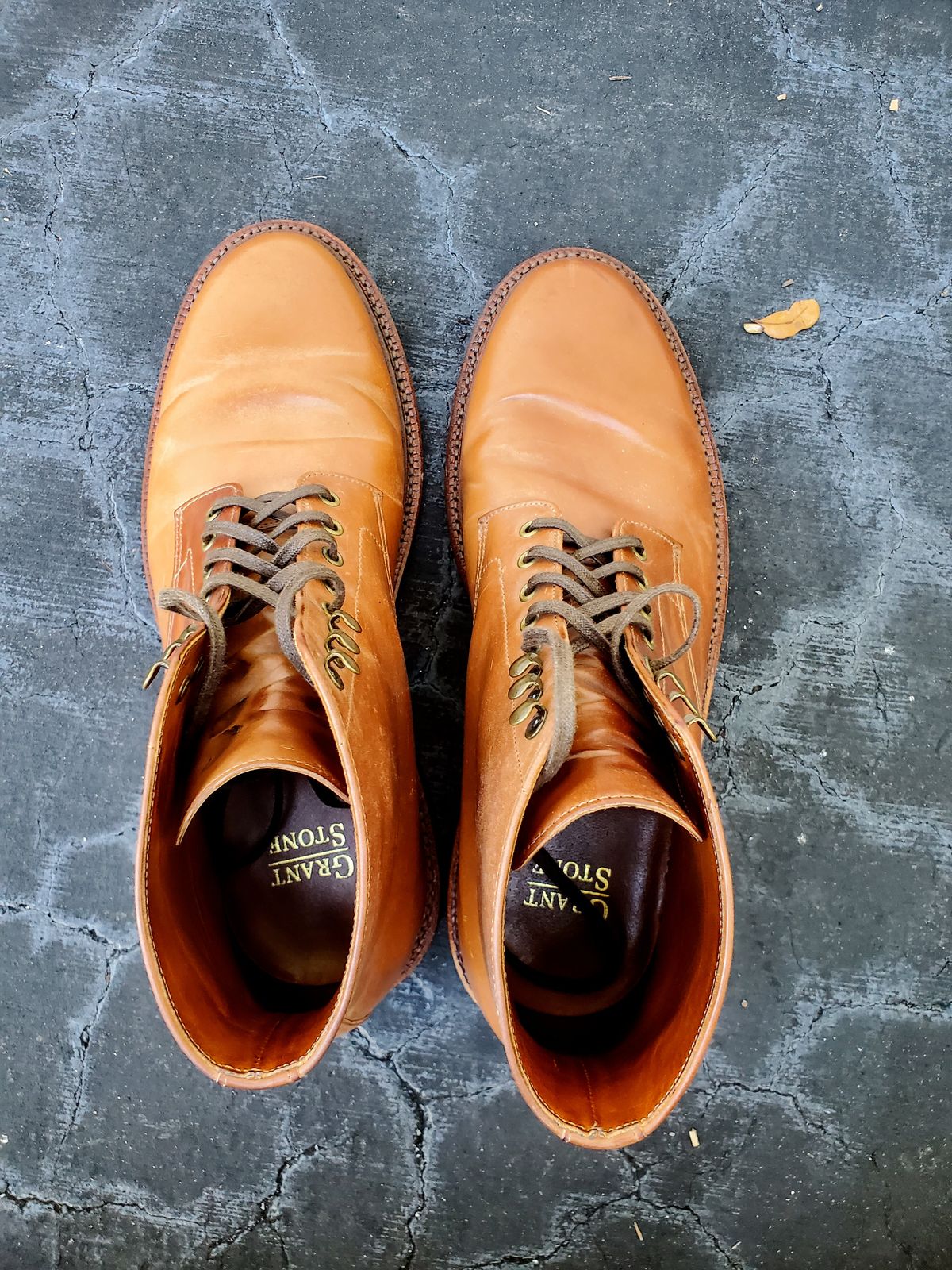 Photo by grim_f on December 5, 2022 of the Grant Stone Edward Boot in Horween Honey Glazed Shell Cordovan.