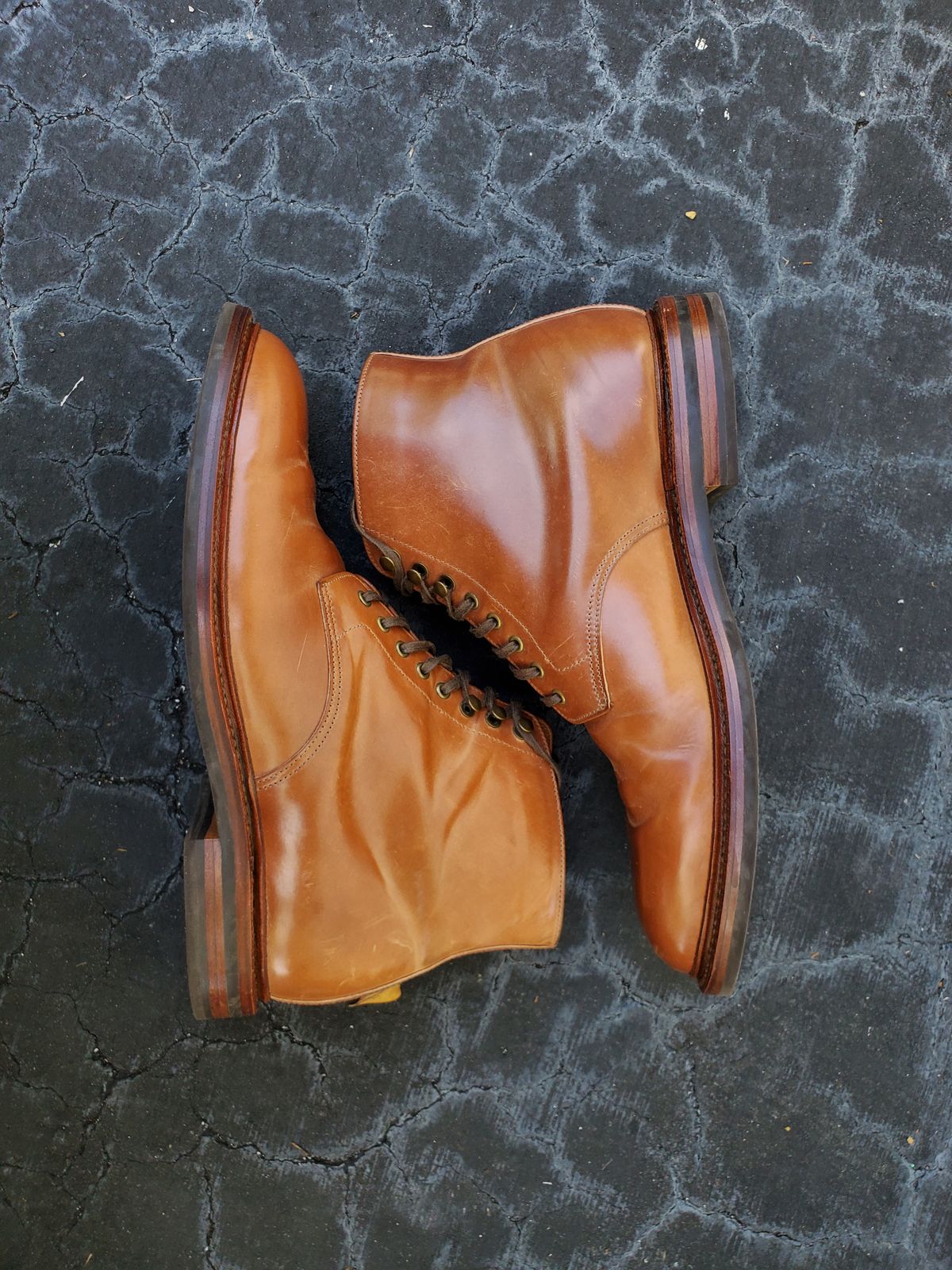 Photo by grim_f on January 4, 2023 of the Grant Stone Edward Boot in Horween Honey Glazed Shell Cordovan.