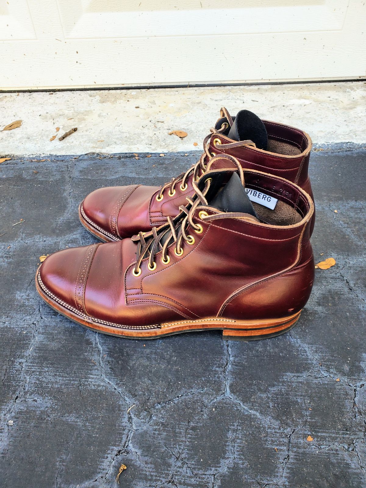 Photo by grim_f on December 5, 2022 of the Viberg Service Boot BCT in Horween Color 8 Chromexcel.