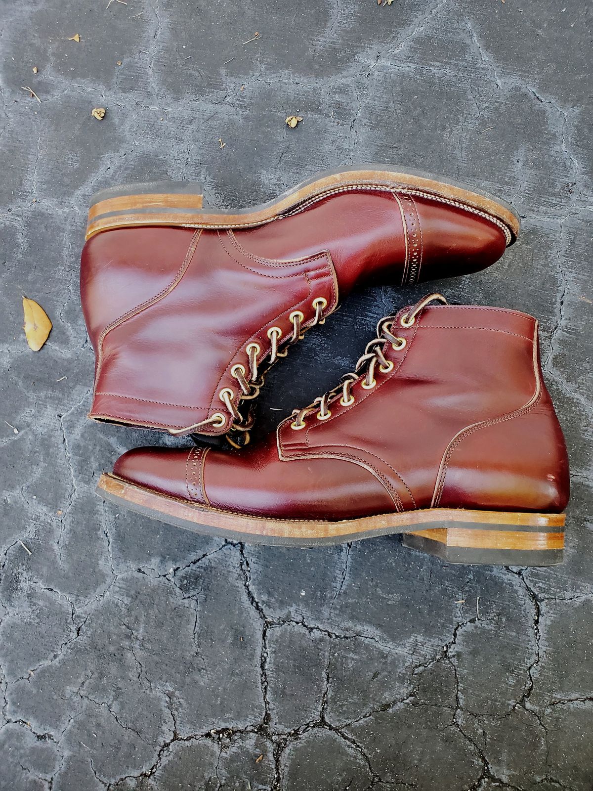 Photo by grim_f on December 5, 2022 of the Viberg Service Boot BCT in Horween Color 8 Chromexcel.