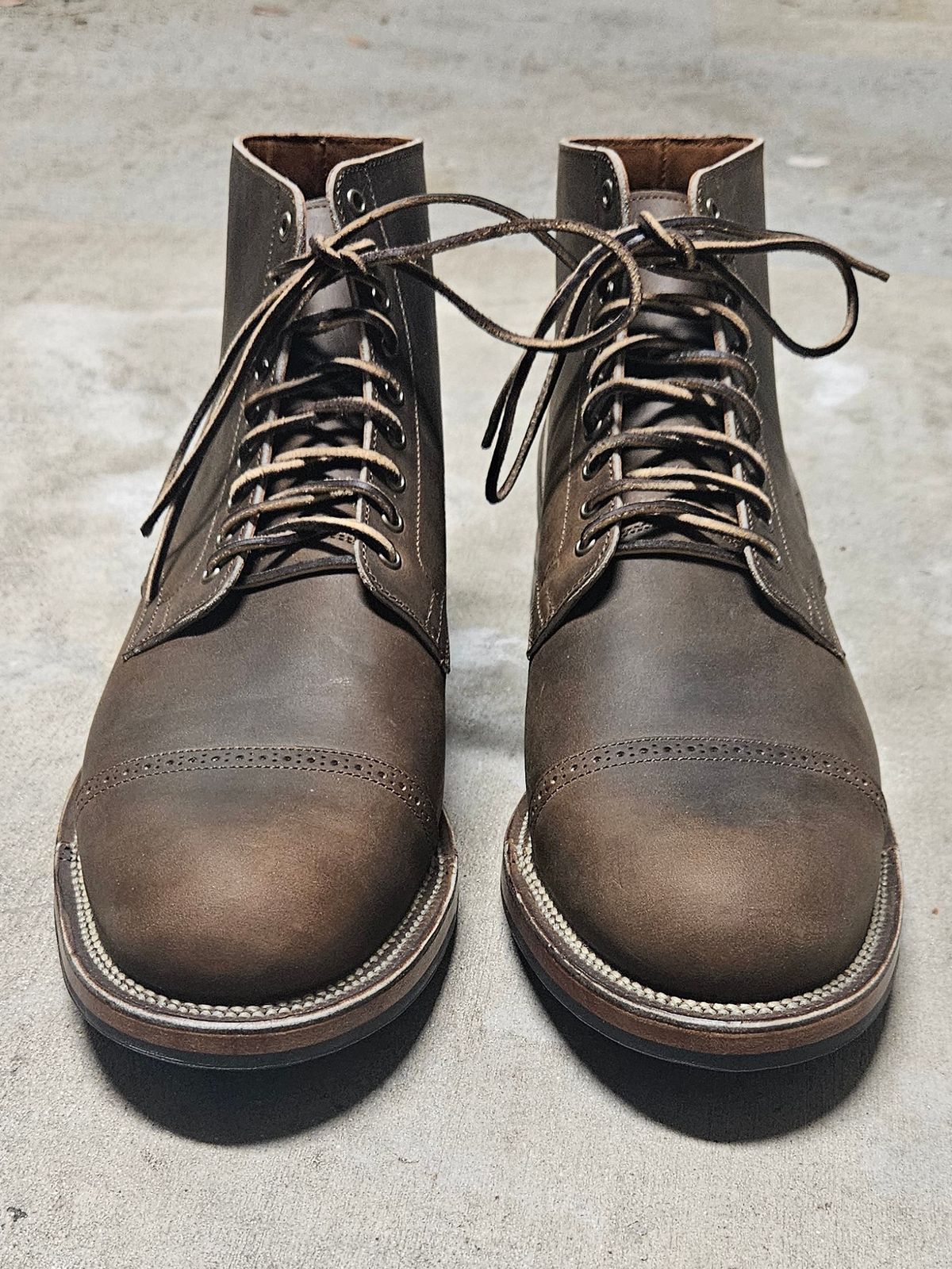 Photo by grim_f on October 1, 2024 of the Viberg Service Boot BCT in Horween Golden Brown Predator.